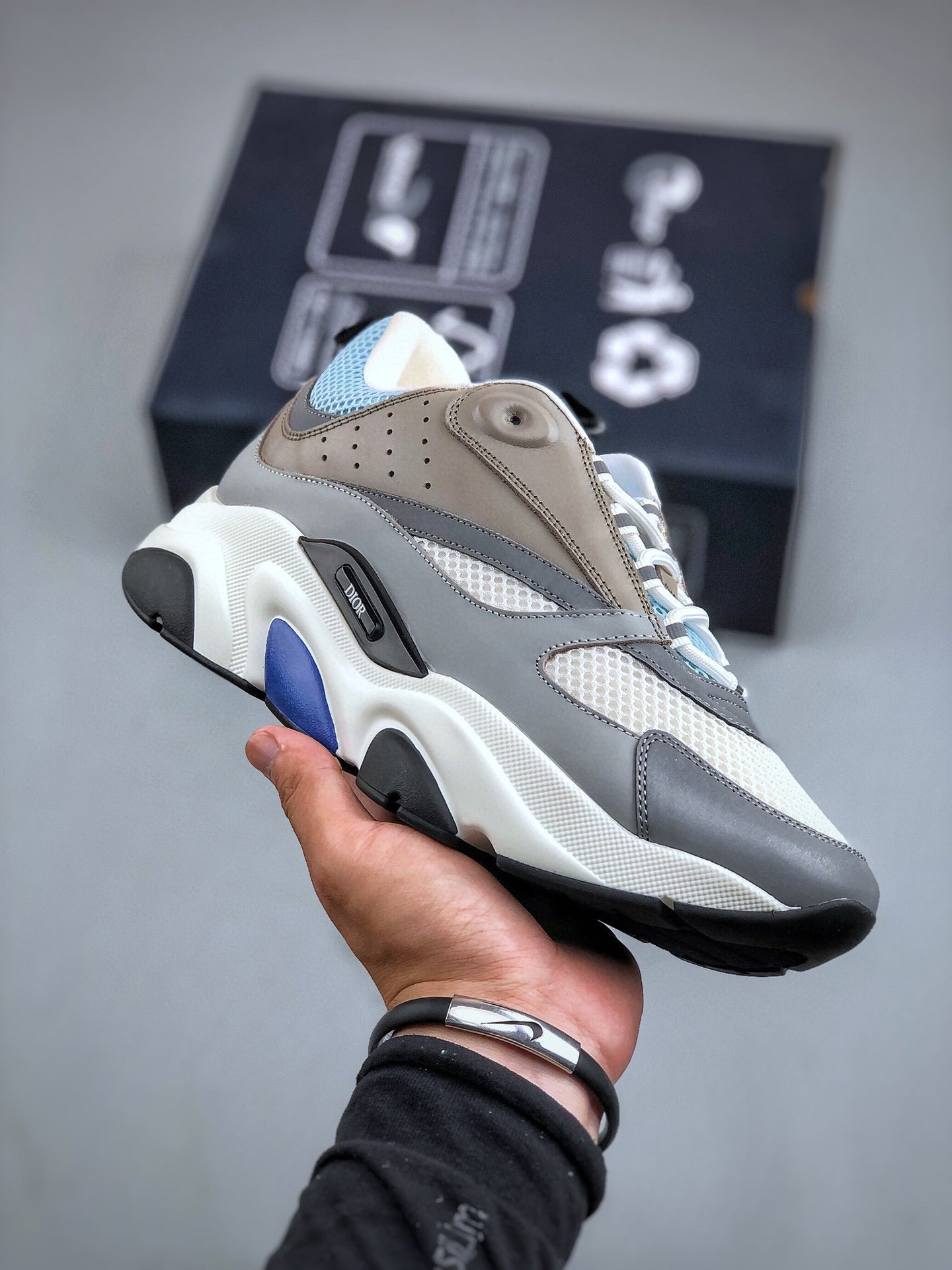 A1C02C86-A879-4639-8755-CE093DD367BF Dior B22 - Baby Blue - Afbeelding 1