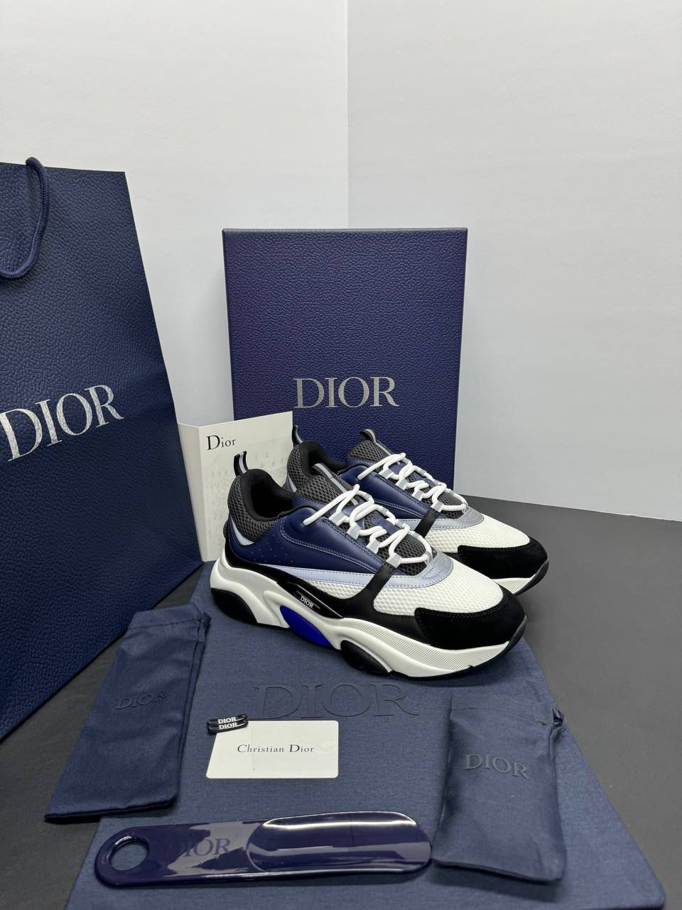rn-image_picker_lib_temp_1c3a41b1-62b7-4a98-902d-b8371e1a2411 Dior B22 - Navy - Afbeelding 1
