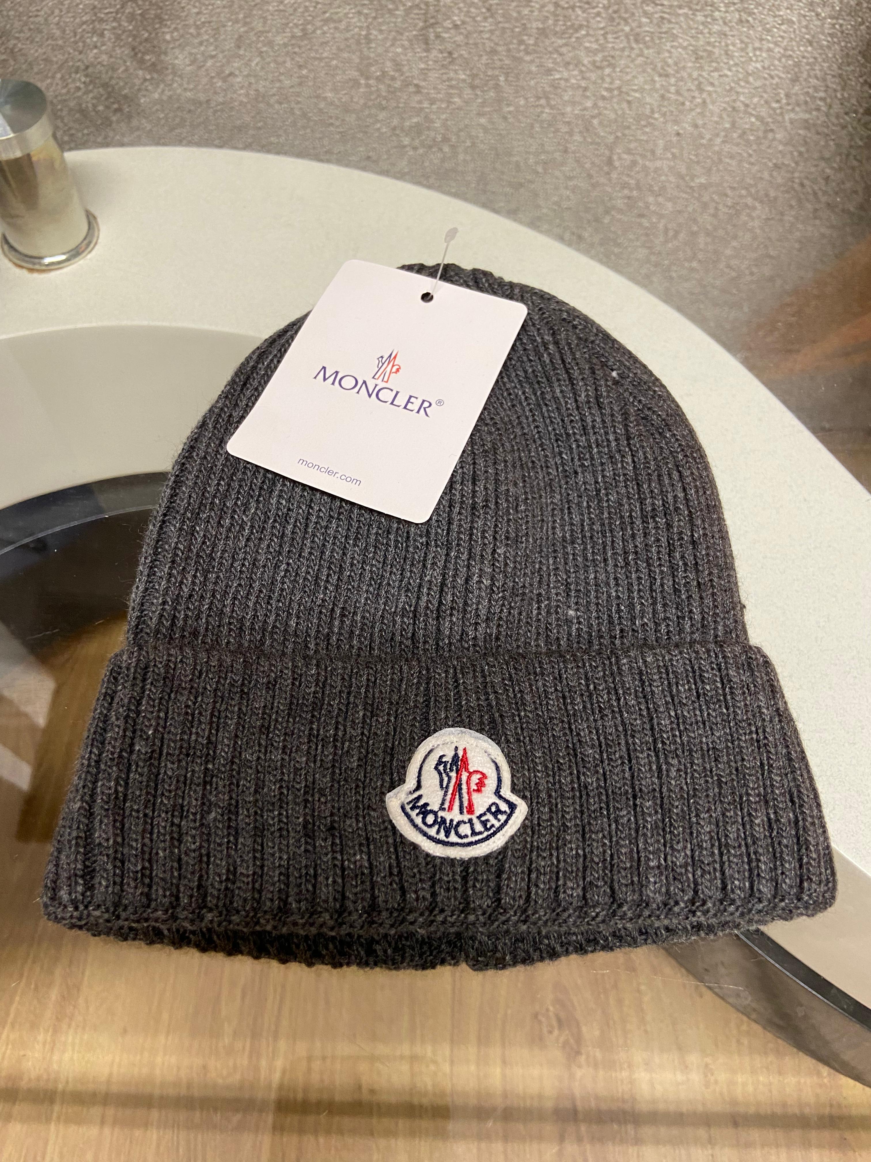 rn-image_picker_lib_temp_5892de55-0235-45f2-a8e3-57fb02900a84 Moncler Classic Muts - Antraciet - Afbeelding 1