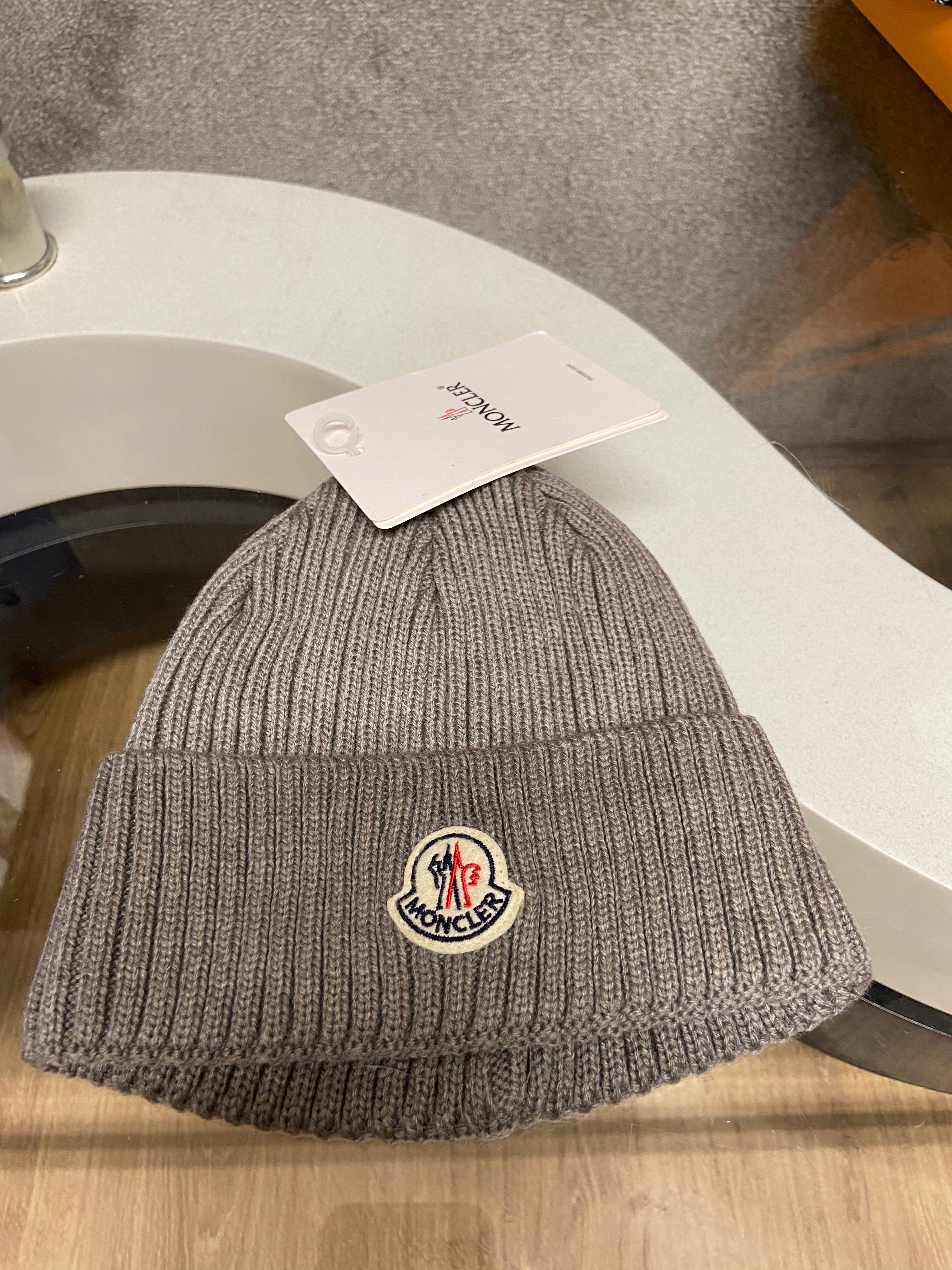 rn-image_picker_lib_temp_640a0e05-dd1b-4349-be66-d6ea6195bf36 Moncler Classic Muts - Grey - Afbeelding 1