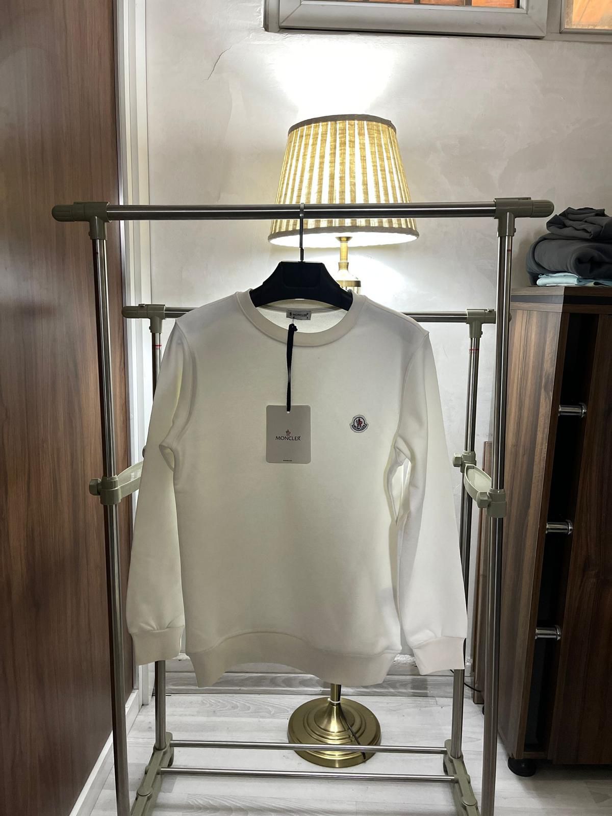 rn-image_picker_lib_temp_b2bcc1ca-7c1c-4980-b930-f101a61900b8 Moncler Classic Trui - White - Afbeelding 1